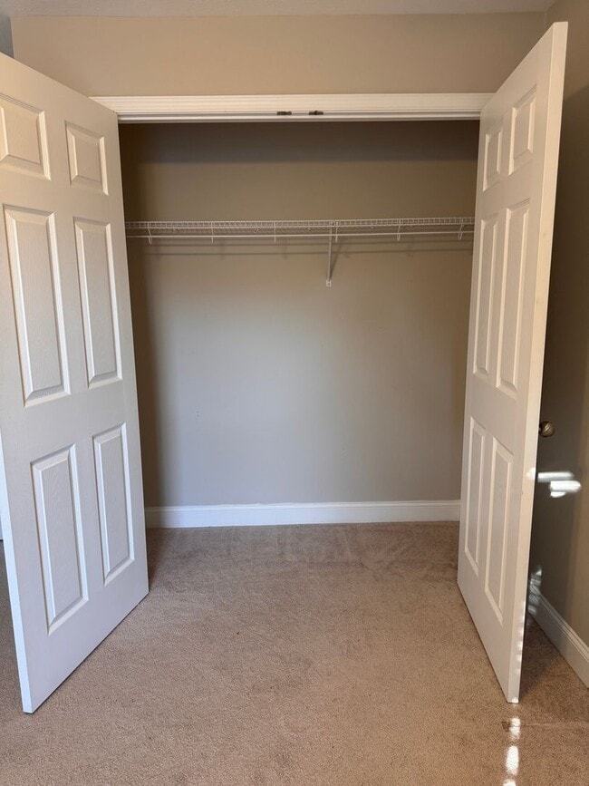 Building Photo - 3 Bedroom || 2 Bathroom Main Level Apartme...