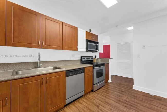 Building Photo - 401 69th St