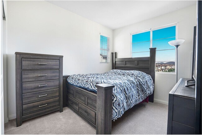 Building Photo - Beautiful 5 Bedroom Custom-Built Home in C...