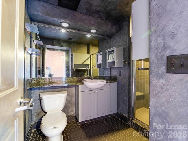 Building Photo - 710 W Trade St