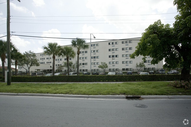 Building Photo - Samari Towers