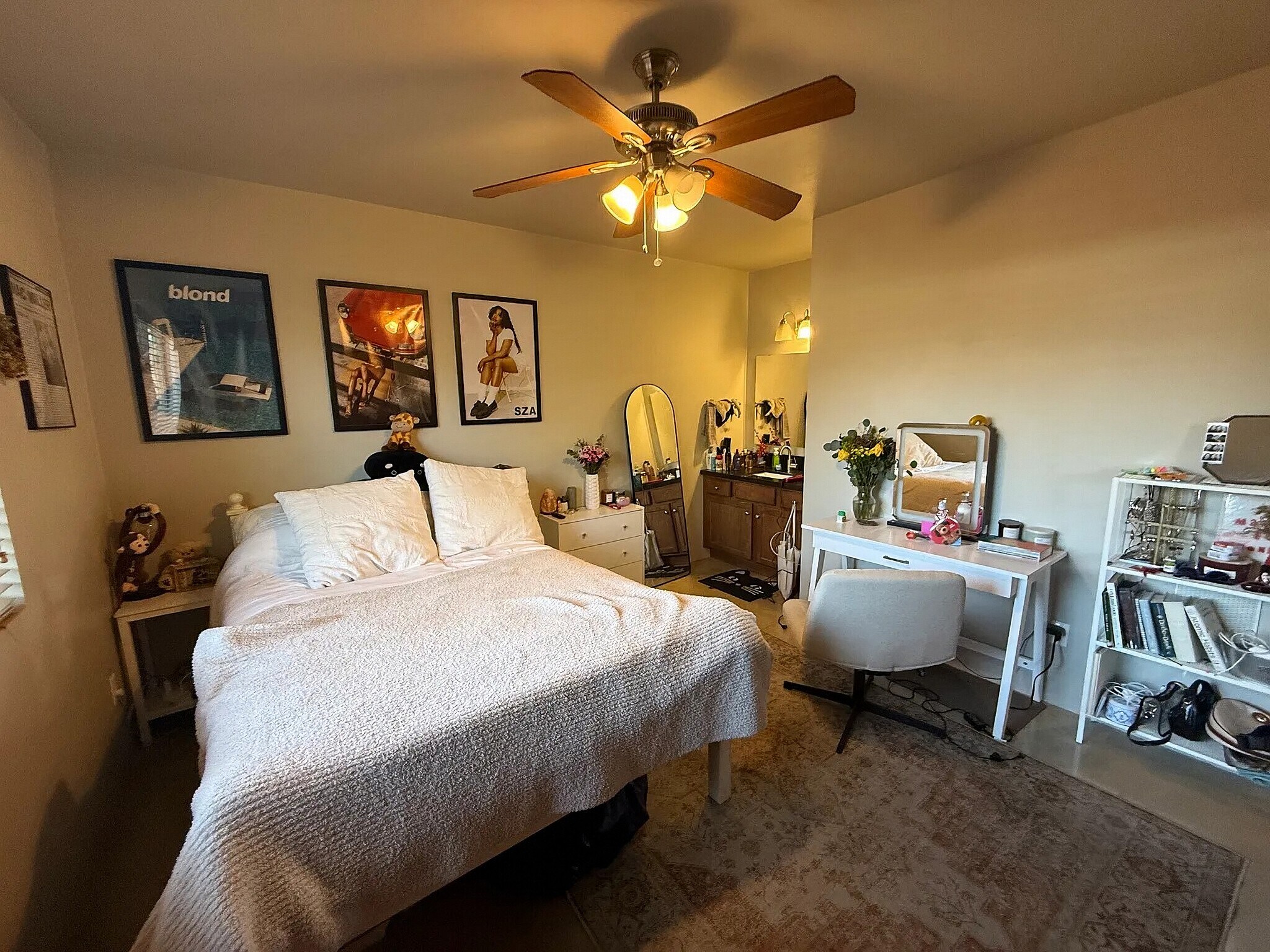 Building Photo - 312 S Cherry Ave