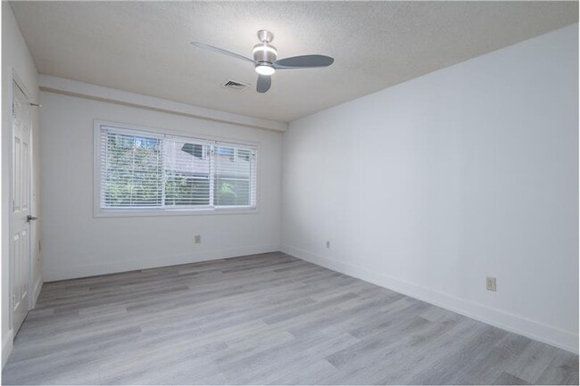 Building Photo - 206 Montoya Dr