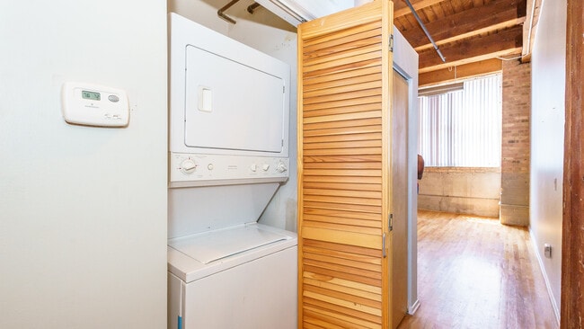 Building Photo - 1500 W Monroe St