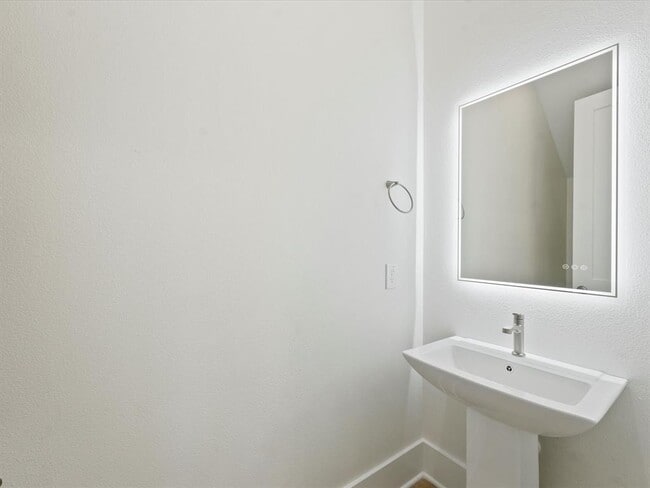 Building Photo - 227 Noras Ln