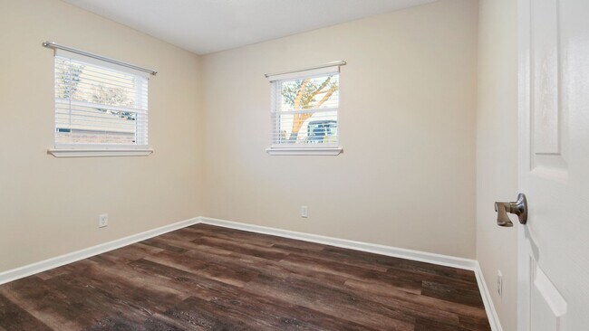 Building Photo - 3 Bedroom House