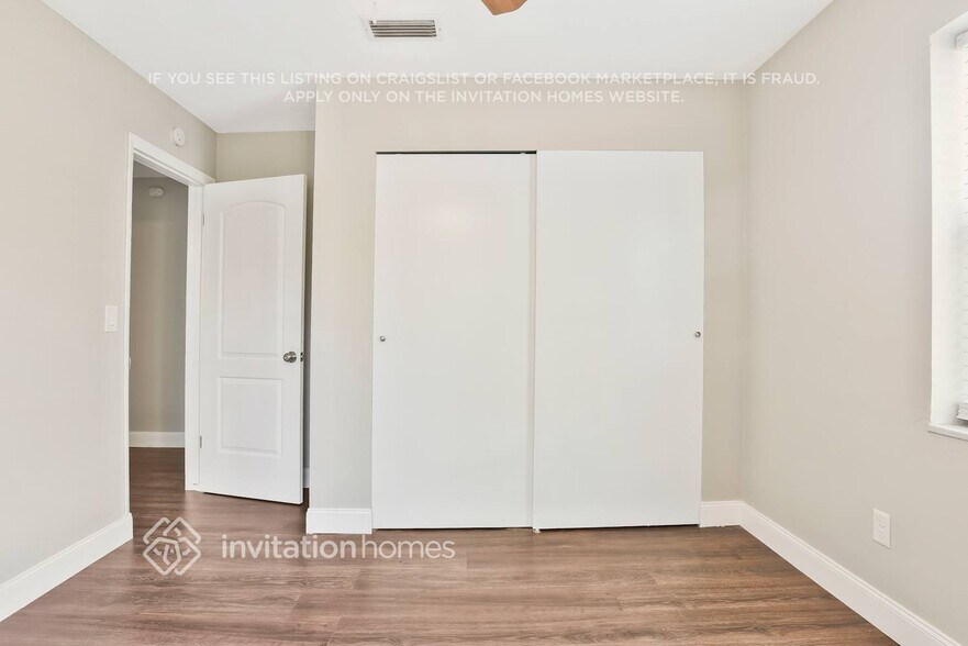 Building Photo - 1088 E Page Dr