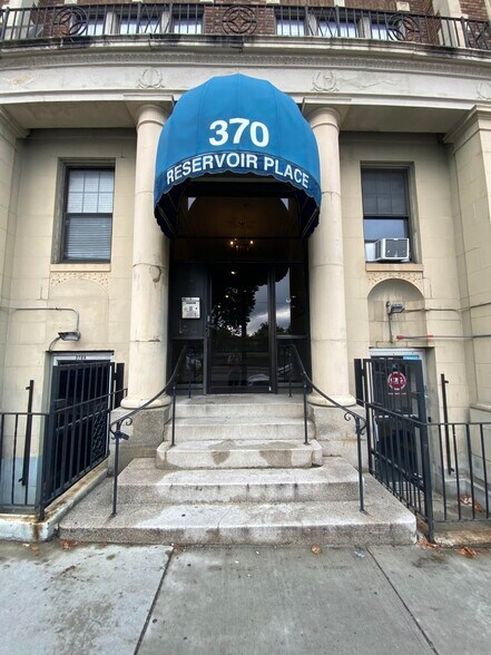 Building Photo - 374 Chestnut Hill Ave