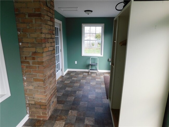 Building Photo - 321 N Main St