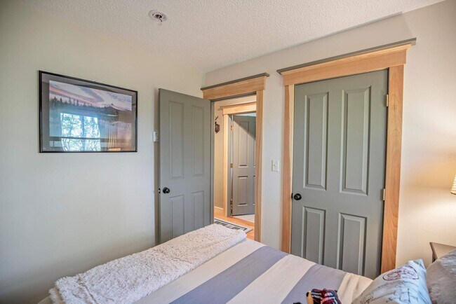 Building Photo - 32 Attitash Loop