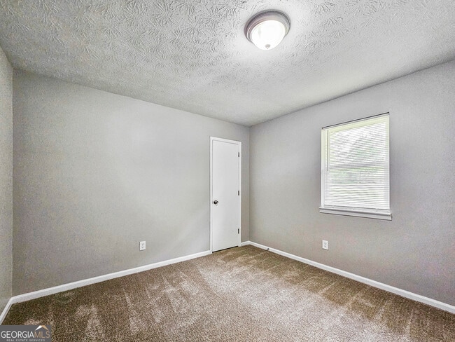 Building Photo - 3006 Stanton Rd SE