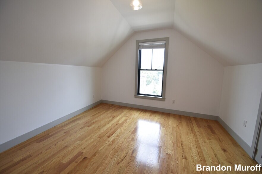 Building Photo - 15 Maywood St