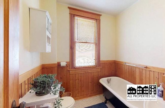 Building Photo - 3286 Meade St