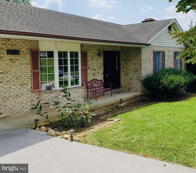 Building Photo - 1003 Goodview Dr