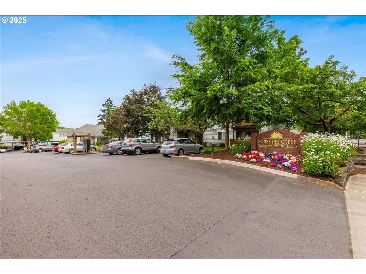 Building Photo - 10620 SW Davies Rd