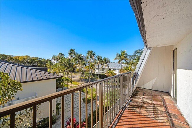 Building Photo - 230 Sunrise Dr