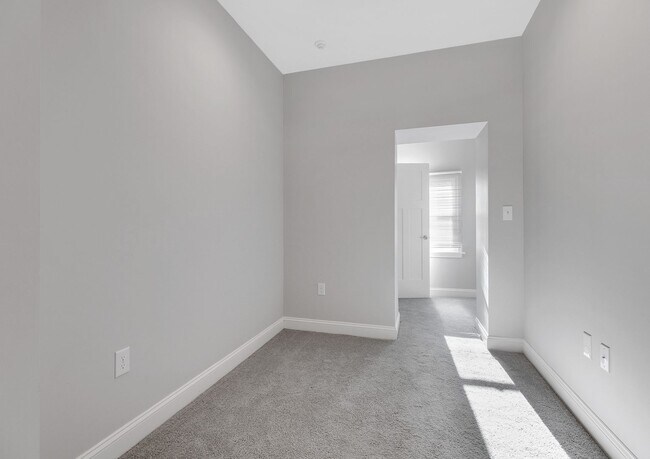 Building Photo - Reserves on Washington Park