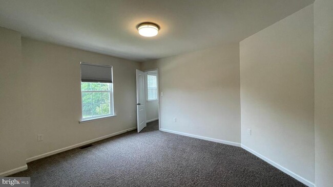 Building Photo - 38 Sutter Dr