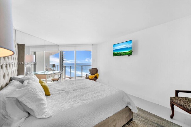 Building Photo - 16485 Collins Ave