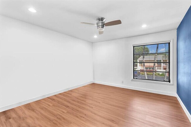 Building Photo - 3896 Meadow Ln