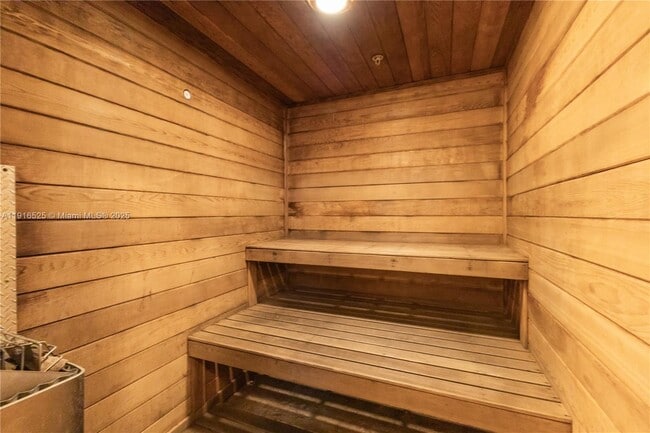 Building Photo - 19501 W Country Club Dr