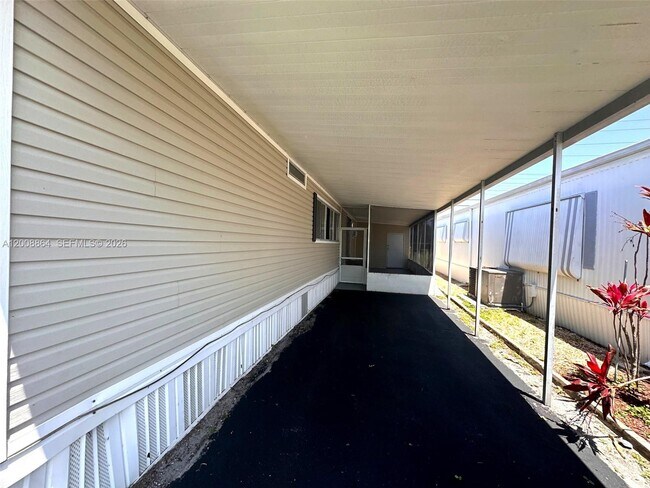 Building Photo - 2957 SW 54th St