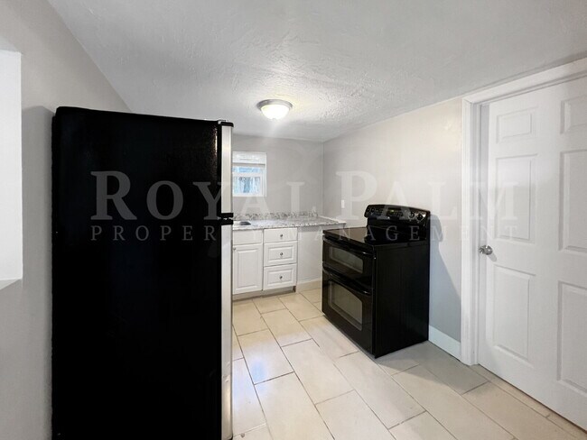 Building Photo - 1615 Evans Ave