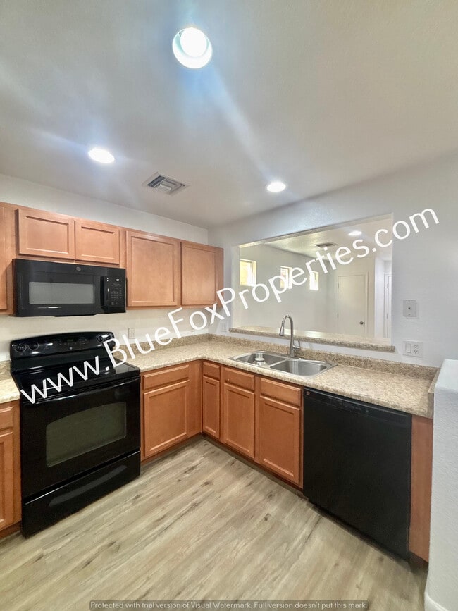 Building Photo - 10579 E Pleasant Pasture Dr