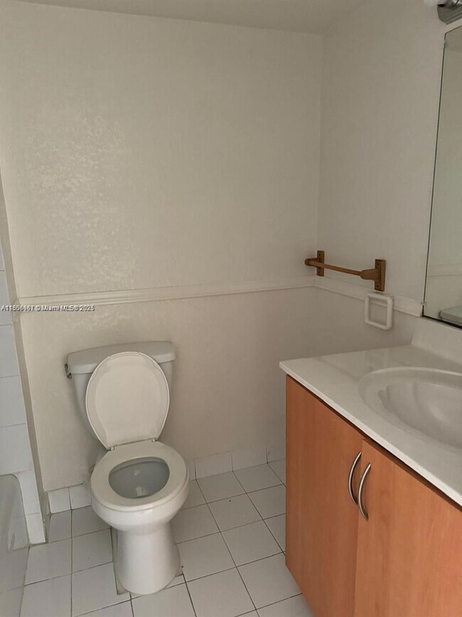 Building Photo - 4180 NW 79th Ave