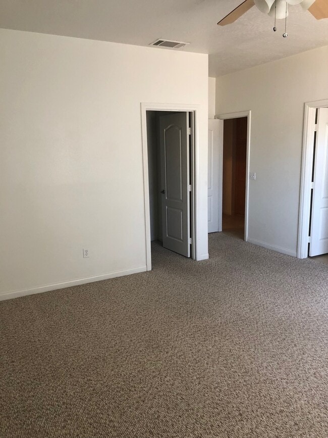 Building Photo - Adorable 3 bedroom Hesperia home!