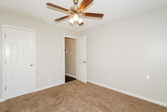 Building Photo - 5733 Fawn Dr