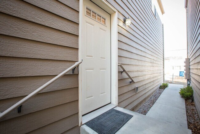 Building Photo - 1906 S 14th St W