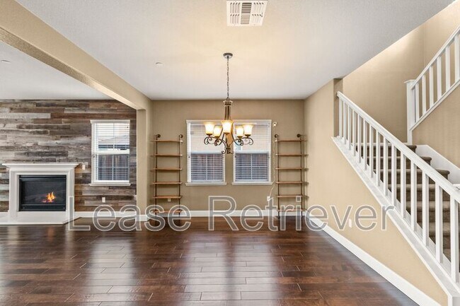 Building Photo - 479 W Esplanade Dr