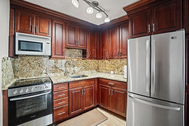 Building Photo - 2540 Shore Blvd