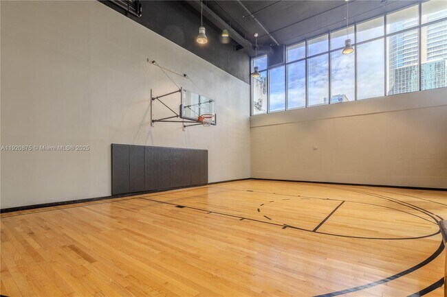 Building Photo - 1010 Brickell Ave