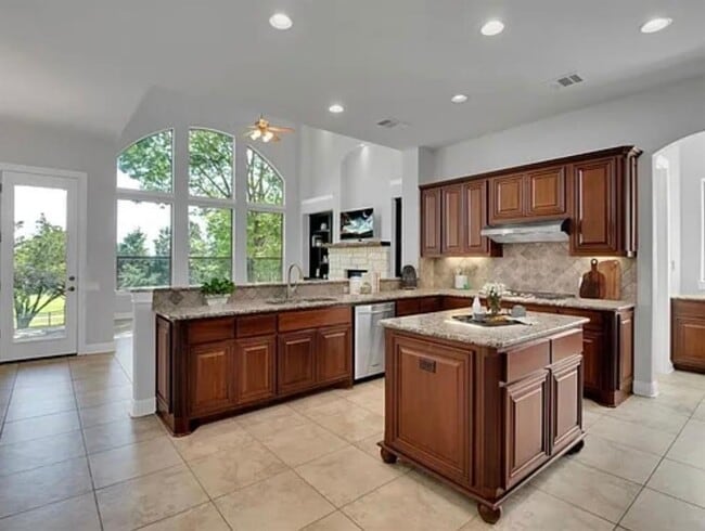 Building Photo - 1921 University Club Dr