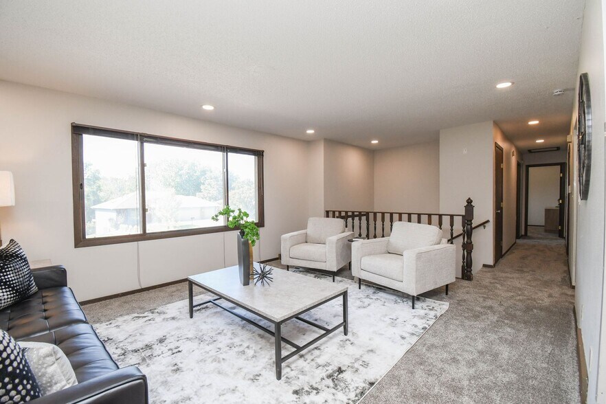 Building Photo - 4504 S Cliff Ave