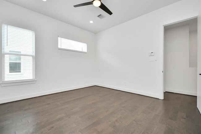 Building Photo - 849 Mansfield St