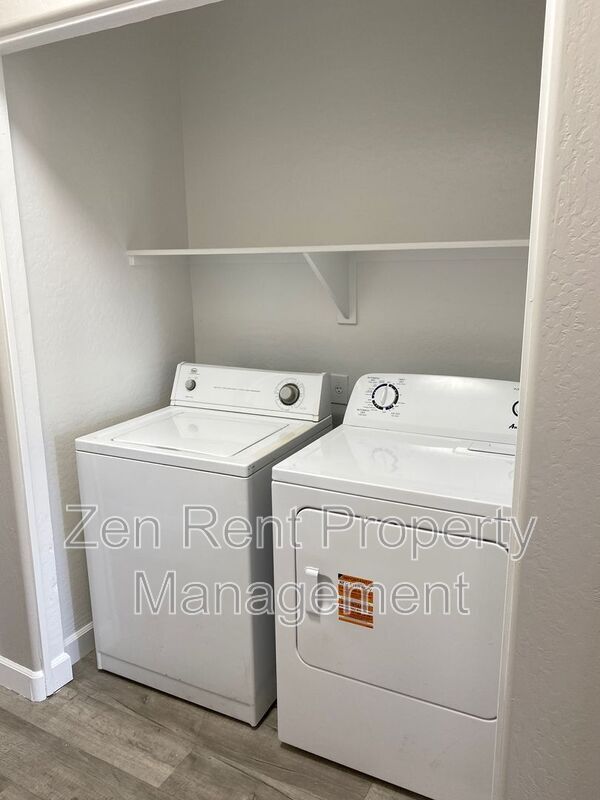 Building Photo - 2744 S Pewter Dr