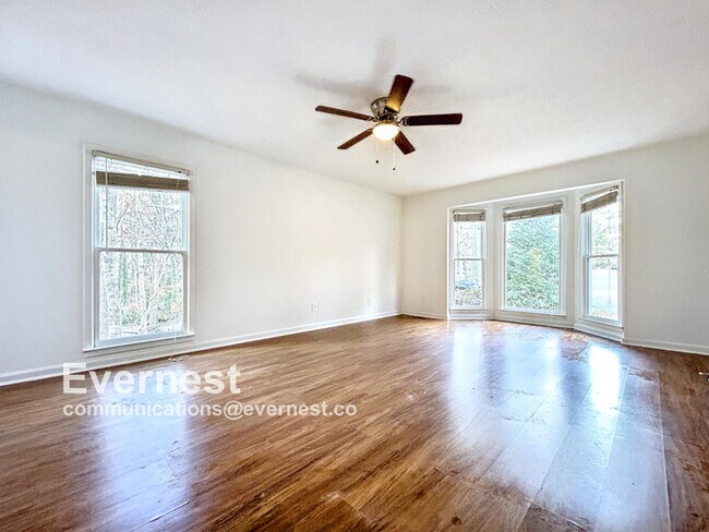 Building Photo - Beautiful 4-Bedroom Home with Modern Comforts / Pet-Friendly / Vouchers Accepted / Available Now!