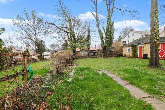 Building Photo - One bed, partially furnished, all utilities included