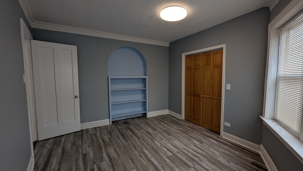 Building Photo - 7416 N Rogers Ave