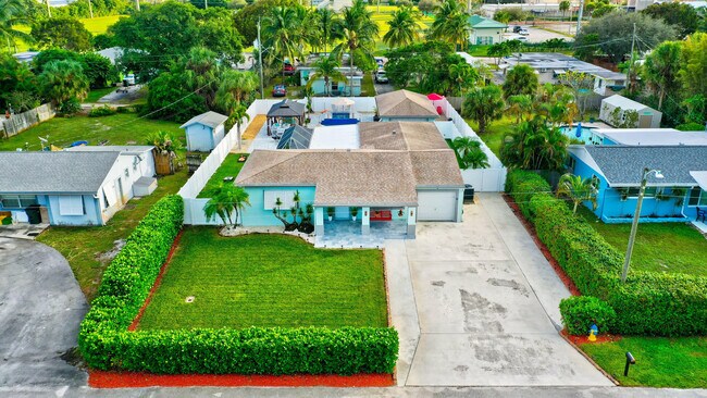 Building Photo - 310 Gulfstream Dr