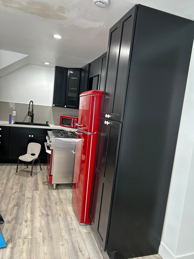 Building Photo - 1858 W 83rd St