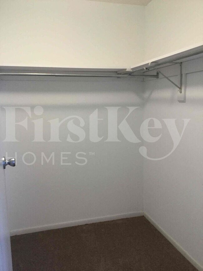 Building Photo - 805 Westmead Dr