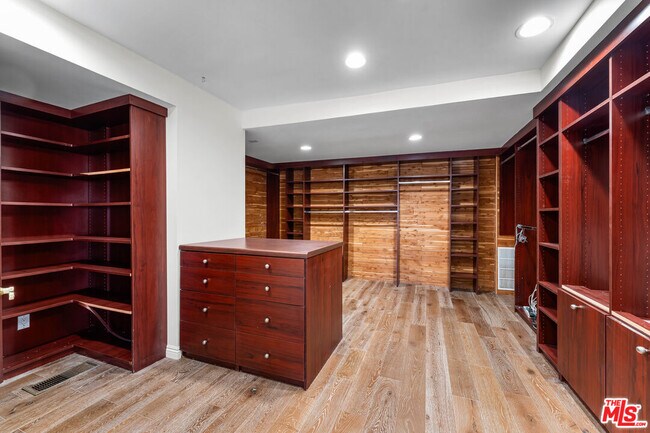 Building Photo - 3782 Berry Dr