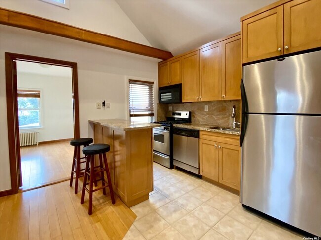 Building Photo - 53-56 72nd Pl-