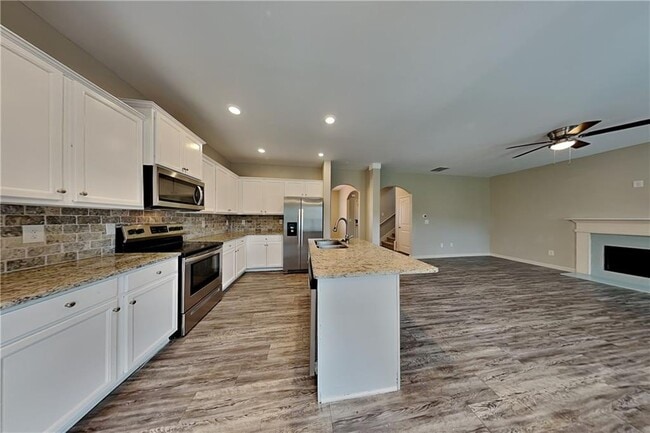 Building Photo - 354 Hawthorn Dr