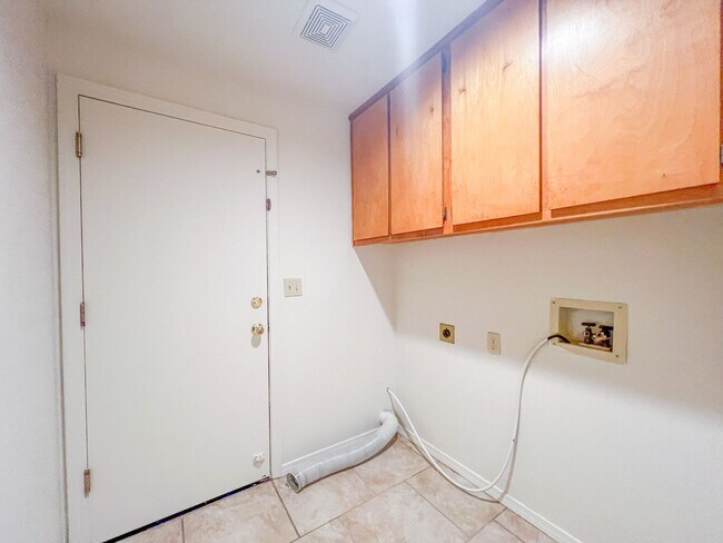 Building Photo - 8330 Sea Island Ct