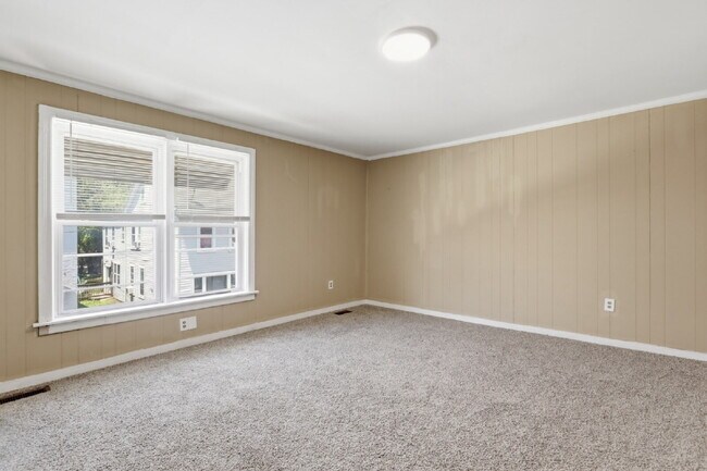 Building Photo - This well-maintained 4-bedroom, 2-bath duplex offers a spacious layout with all the comforts of h...